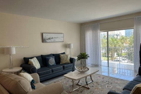 Copropriété à vendre à Sunny Isles Beach, Floride: 2 chambres, 125.42 m2 № 1985214 - photo 2