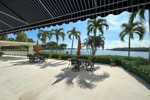 Copropriété à vendre à Sunny Isles Beach, Floride: 2 chambres, 125.42 m2 № 1985214 - photo 16