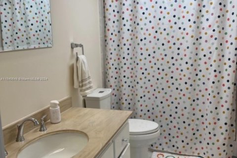 Copropriété à vendre à Sunny Isles Beach, Floride: 2 chambres, 125.42 m2 № 1985214 - photo 10