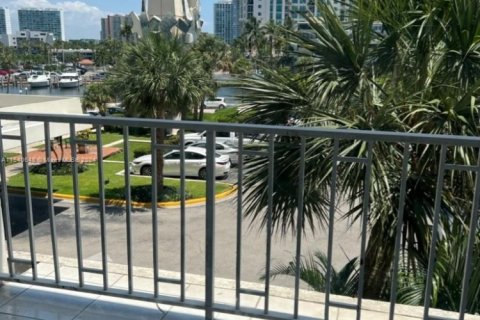 Copropriété à vendre à Sunny Isles Beach, Floride: 2 chambres, 125.42 m2 № 1985214 - photo 13