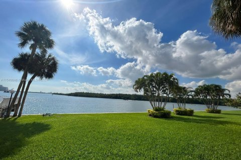 Copropriété à vendre à Sunny Isles Beach, Floride: 2 chambres, 125.42 m2 № 1985214 - photo 15