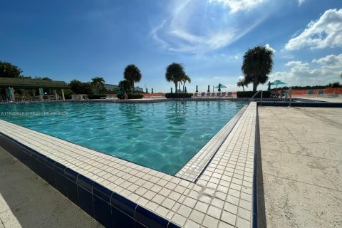 Copropriété à vendre à Sunny Isles Beach, Floride: 2 chambres, 125.42 m2 № 1985214 - photo 17