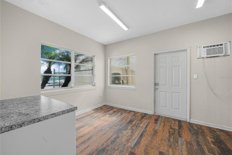 Propiedad comercial en alquiler en Lake Wales, Florida, 298.77 m2 № 1904166 - foto 19