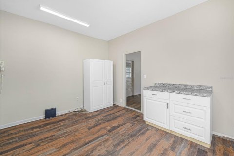 Propiedad comercial en alquiler en Lake Wales, Florida, 298.77 m2 № 1904166 - foto 18