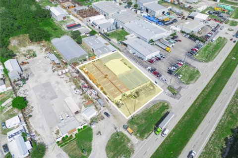 Propiedad comercial en alquiler en Lake Wales, Florida, 298.77 m2 № 1904166 - foto 1