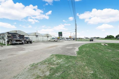 Propiedad comercial en alquiler en Lake Wales, Florida, 298.77 m2 № 1904166 - foto 8