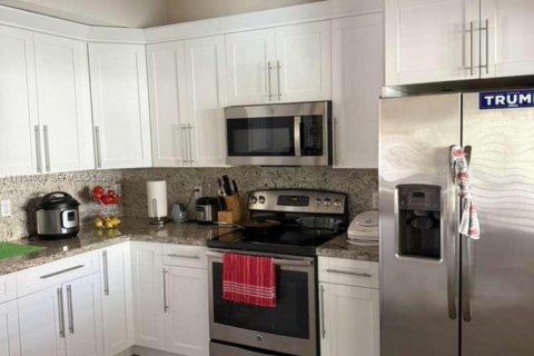 Купить таунхаус в Майами-Гарденс, Флорида 4 спальни, 154.78м2, № 2008463 - фото 5