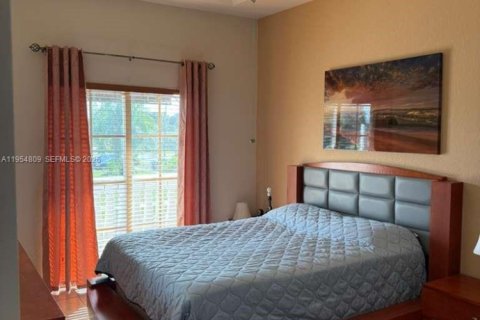 Купить таунхаус в Майами-Гарденс, Флорида 4 спальни, 154.78м2, № 2008463 - фото 13