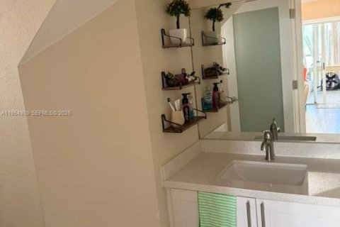 Купить таунхаус в Майами-Гарденс, Флорида 4 спальни, 154.78м2, № 2008463 - фото 12