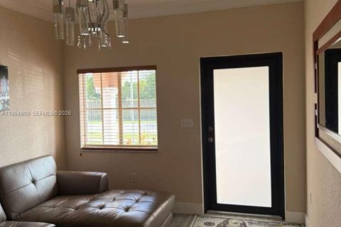 Купить таунхаус в Майами-Гарденс, Флорида 4 спальни, 154.78м2, № 2008463 - фото 2