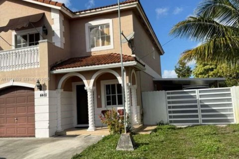 Таунхаус в Майами-Гарденс, Флорида 4 спальни, 154.78м2 № 2008463