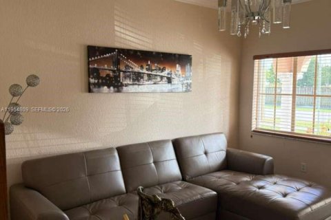 Купить таунхаус в Майами-Гарденс, Флорида 4 спальни, 154.78м2, № 2008463 - фото 3