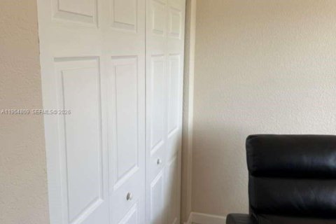 Купить таунхаус в Майами-Гарденс, Флорида 4 спальни, 154.78м2, № 2008463 - фото 11