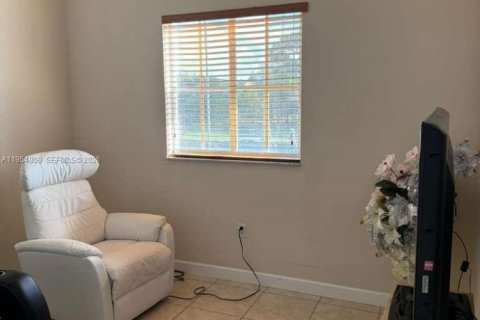 Купить таунхаус в Майами-Гарденс, Флорида 4 спальни, 154.78м2, № 2008463 - фото 14