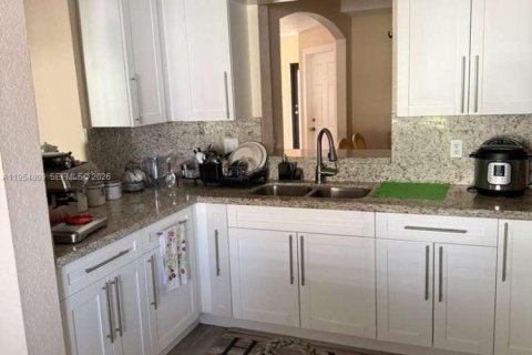 Купить таунхаус в Майами-Гарденс, Флорида 4 спальни, 154.78м2, № 2008463 - фото 4