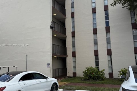 Apartment in Miami, Florida 2 bedrooms, 100.89 sq.m. № 2074918