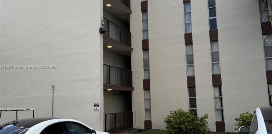 Apartment in Miami, Florida 2 bedrooms, 100.89 sq.m. № 2074918