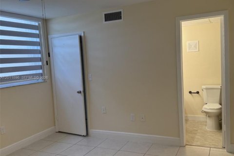 Apartment in Miami, Florida 2 bedrooms, 100.89 sq.m. № 2074918 - photo 18