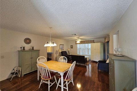 Villa ou maison à louer à The Villages, Floride: 2 chambres, 102.19 m2 № 2306777 - photo 6