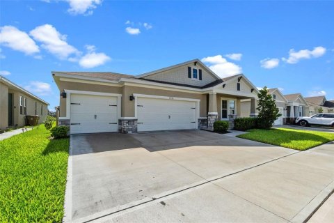 House in Saint Cloud, Florida 4 bedrooms, 195.65 sq.m. № 1901635 - photo 2