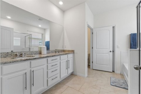 House in Saint Cloud, Florida 4 bedrooms, 195.65 sq.m. № 1901635 - photo 16