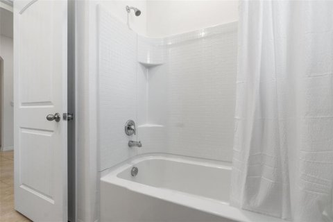 House in Saint Cloud, Florida 4 bedrooms, 195.65 sq.m. № 1901635 - photo 25