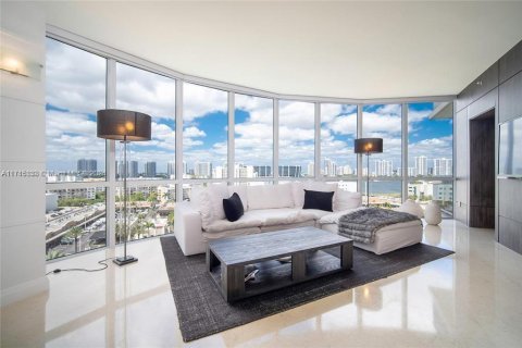 Condo in Sunny Isles Beach, Florida, 3 bedrooms  № 1864328 - photo 2