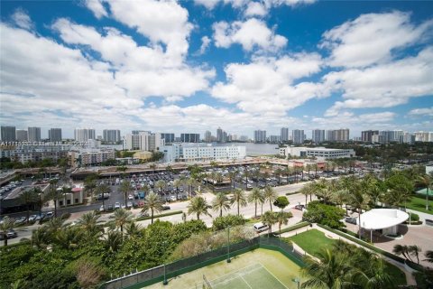 Condo in Sunny Isles Beach, Florida, 3 bedrooms  № 1864328 - photo 24