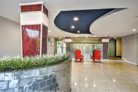 Condo in Saint Petersburg, Florida, 2 bedrooms № 2228449 - photo 6