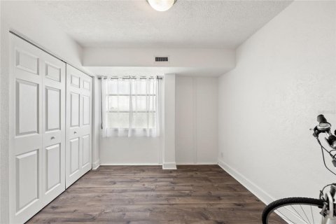 Condo in Saint Petersburg, Florida, 2 bedrooms № 2228449 - photo 15