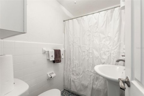Condo in Saint Petersburg, Florida, 2 bedrooms № 2228449 - photo 17