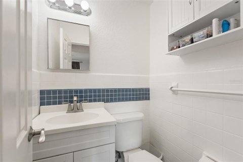 Condo in Saint Petersburg, Florida, 2 bedrooms № 2228449 - photo 14