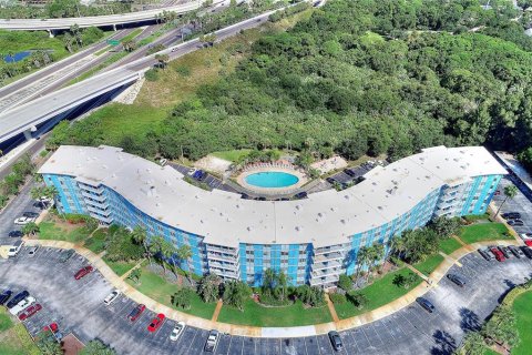 Condo in Saint Petersburg, Florida, 2 bedrooms № 2228449 - photo 3