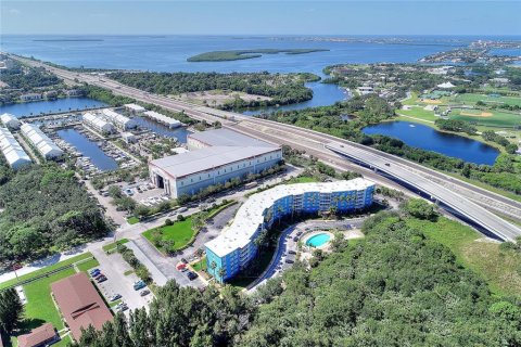 Condo in Saint Petersburg, Florida, 2 bedrooms № 2228449 - photo 4