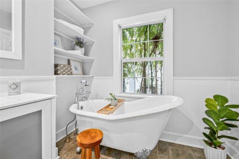 House in Saint Petersburg, Florida 8 bedrooms, 416.67 sq.m. № 1910824 - photo 21