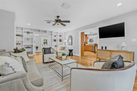 Villa ou maison à louer à Saint Petersburg, Floride: 8 chambres, 416.67 m2 № 1910824 - photo 5