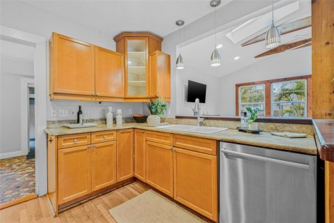 Casa en alquiler en Saint Petersburg, Florida, 8 dormitorios, 416.67 m2 № 1910824 - foto 10