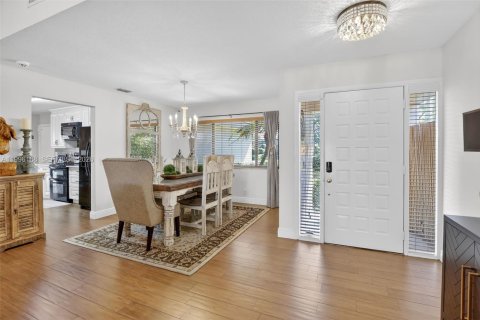 House in Plantation, Florida 4 bedrooms, 203.08 sq.m. № 2059111 - photo 4