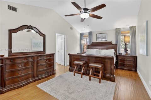 House in Plantation, Florida 4 bedrooms, 203.08 sq.m. № 2059111 - photo 18