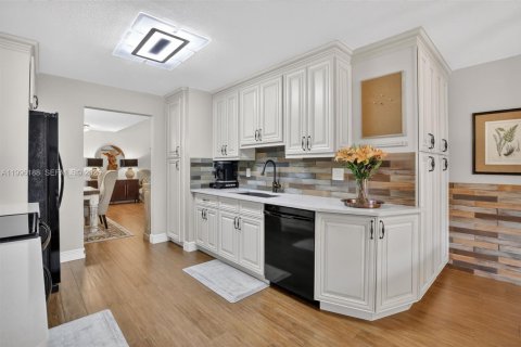 House in Plantation, Florida 4 bedrooms, 203.08 sq.m. № 2059111 - photo 14