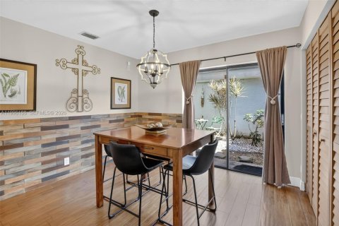 House in Plantation, Florida 4 bedrooms, 203.08 sq.m. № 2059111 - photo 16