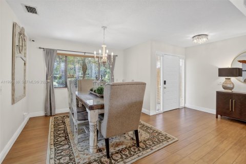 House in Plantation, Florida 4 bedrooms, 203.08 sq.m. № 2059111 - photo 5