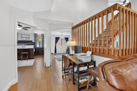 House in Plantation, Florida 4 bedrooms, 203.08 sq.m. № 2059111 - photo 11