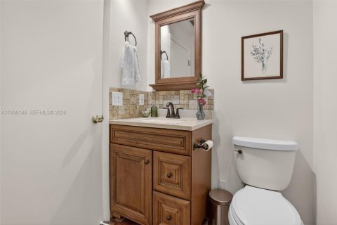 House in Plantation, Florida 4 bedrooms, 203.08 sq.m. № 2059111 - photo 25