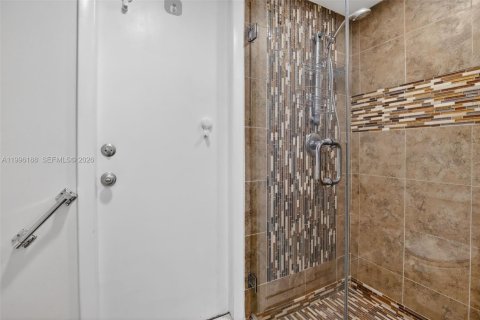 House in Plantation, Florida 4 bedrooms, 203.08 sq.m. № 2059111 - photo 23