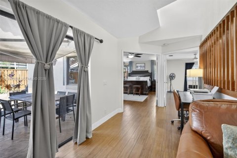 House in Plantation, Florida 4 bedrooms, 203.08 sq.m. № 2059111 - photo 10