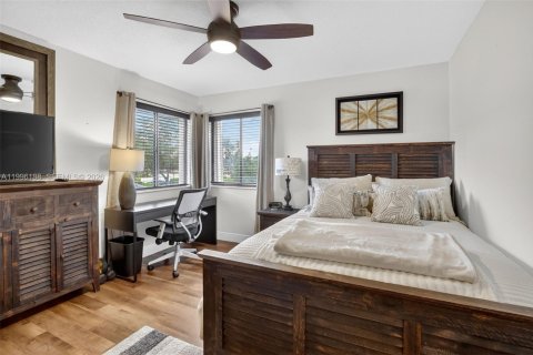 House in Plantation, Florida 4 bedrooms, 203.08 sq.m. № 2059111 - photo 29