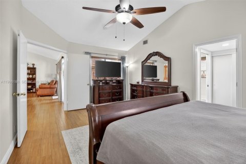 House in Plantation, Florida 4 bedrooms, 203.08 sq.m. № 2059111 - photo 20