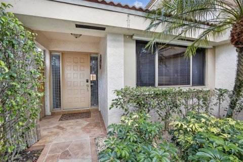 House in Plantation, Florida 4 bedrooms, 203.08 sq.m. № 2059111 - photo 2