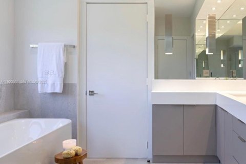 Condominio en venta en Key Biscayne, Florida, 3 dormitorios, 157.93 m2 № 1982585 - foto 8